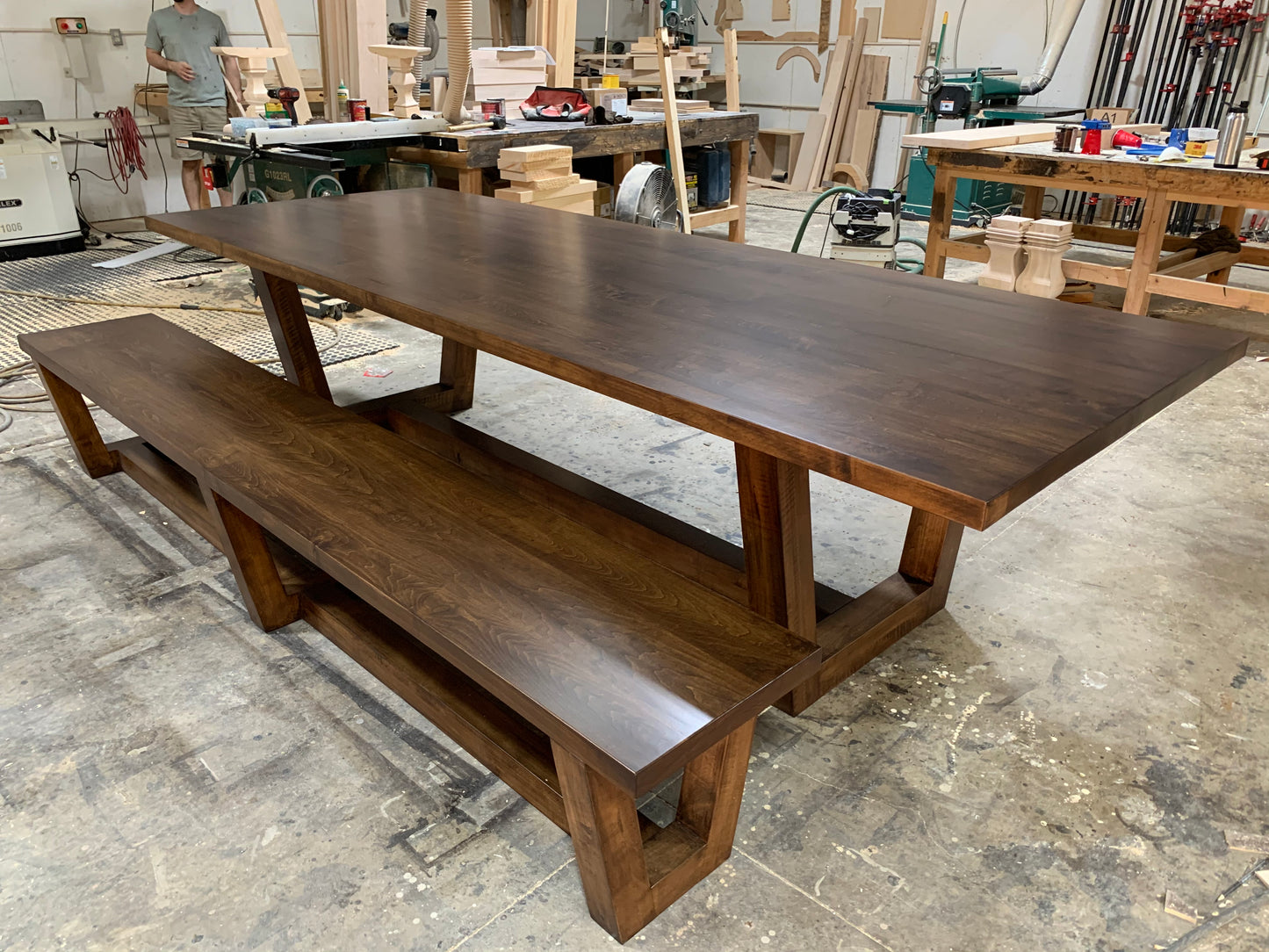 Modern U-Base Table