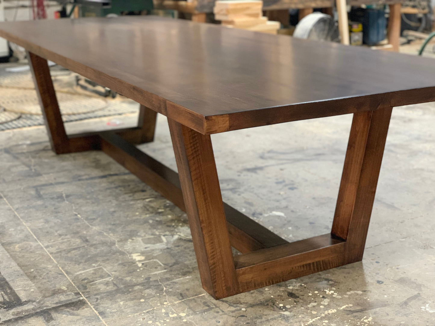Modern U-Base Table