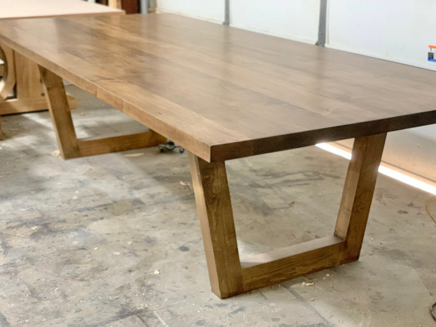 Modern U-Base Table
