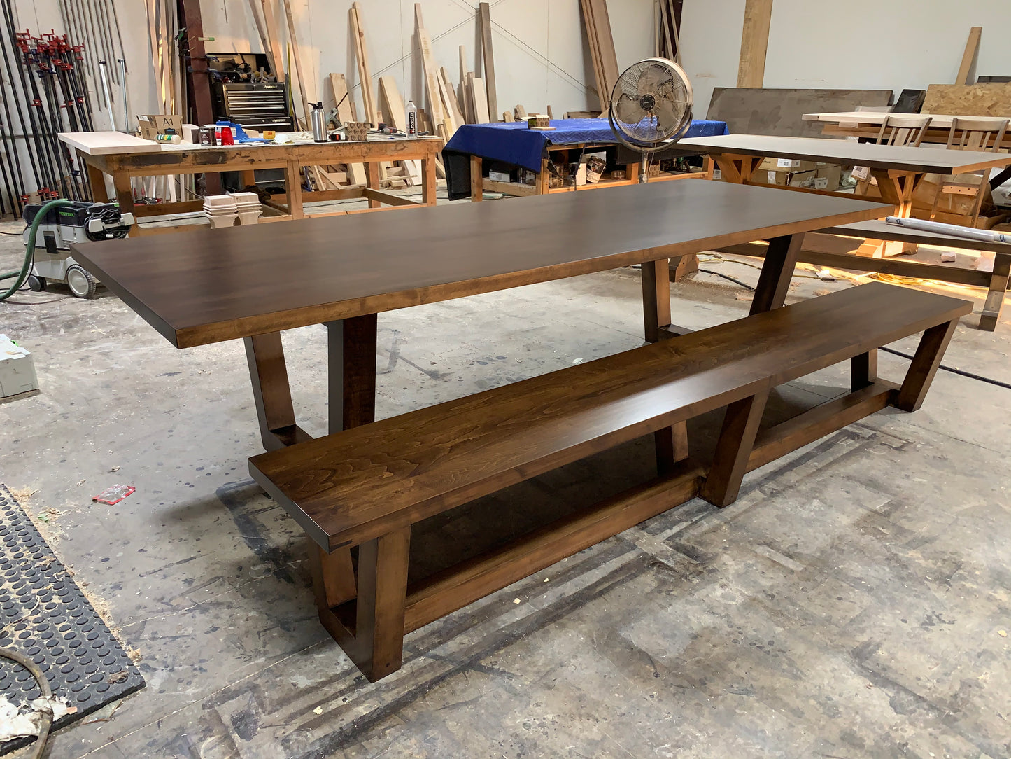Modern U-Base Table