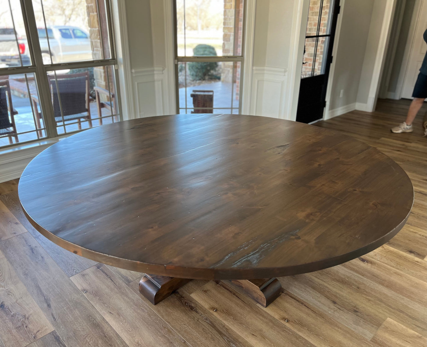 Round Curved Base Dining Table