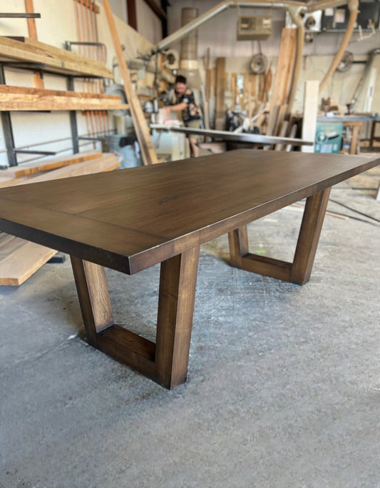 Modern U-Base Table