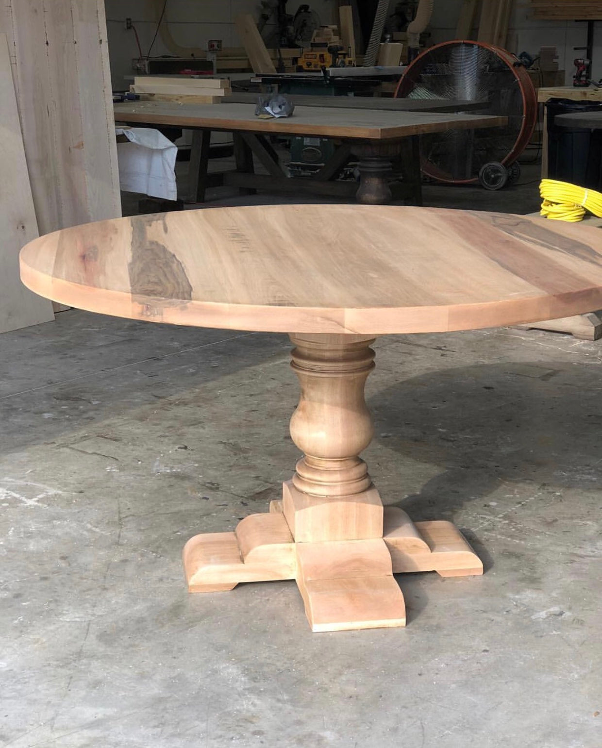 Round Pedestal Base Dining Table with Hand-turned Pedestal